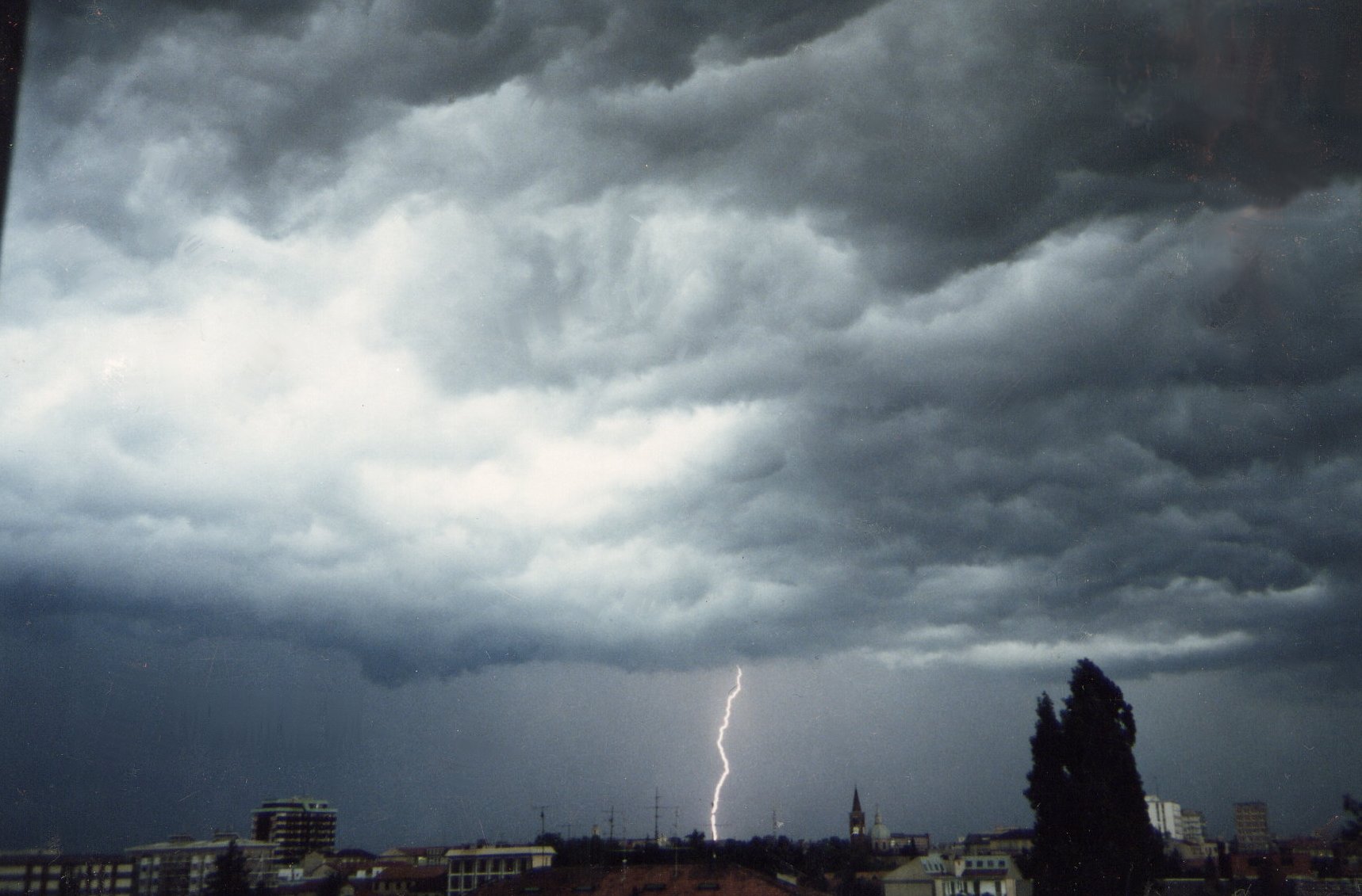 Il MALTEMPO è tra noi: piogge INTENSE e abbondanti NEVICATE sulle Alpi