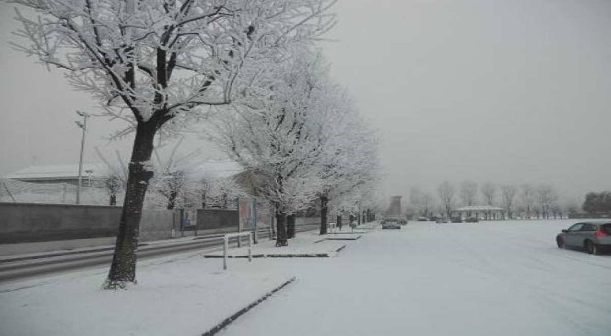 Risveglio bianco in Val Padana: tra galaverne, neve da nebbia e inquinamento alle stelle Risveglio bianco in Val Padana: tra galaverne, neve da nebbia e inquinamento alle stelle