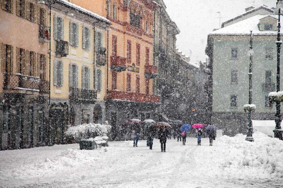 Arriva la NEVE ad Aosta: tra domenica pomeriggio e lunedì mattina bella fioccata! Arriva la NEVE ad Aosta: tra domenica pomeriggio e lunedì mattina bella fioccata!