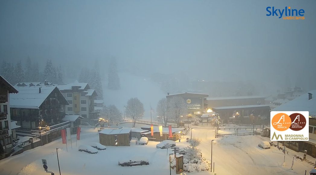 Fitte NEVICATE nella notte hanno interessato Madonna di Campiglio, Foppolo, Livigno Fitte NEVICATE nella notte hanno interessato Madonna di Campiglio, Foppolo, Livigno