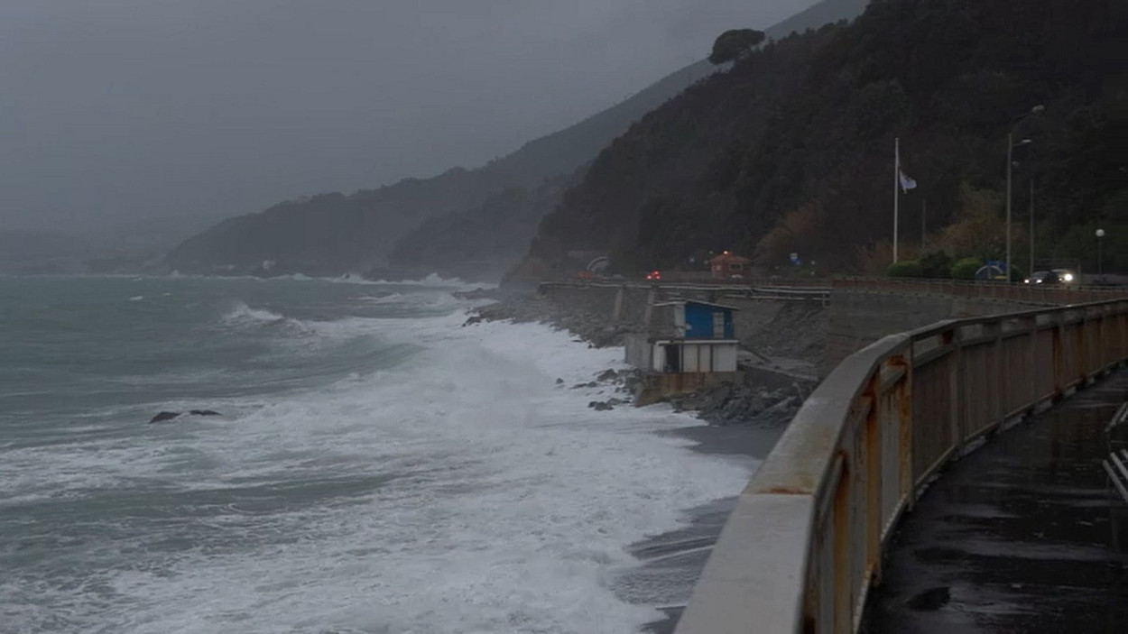 TEMPESTA di Libeccio in Liguria TEMPESTA di Libeccio in Liguria