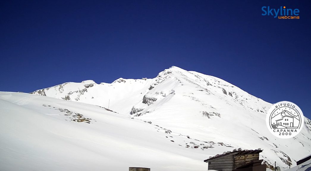 FOEHN al nord-ovest: finalmente! Spicca la vetta dell’Arera (BG) a 2500m, innevatissima!