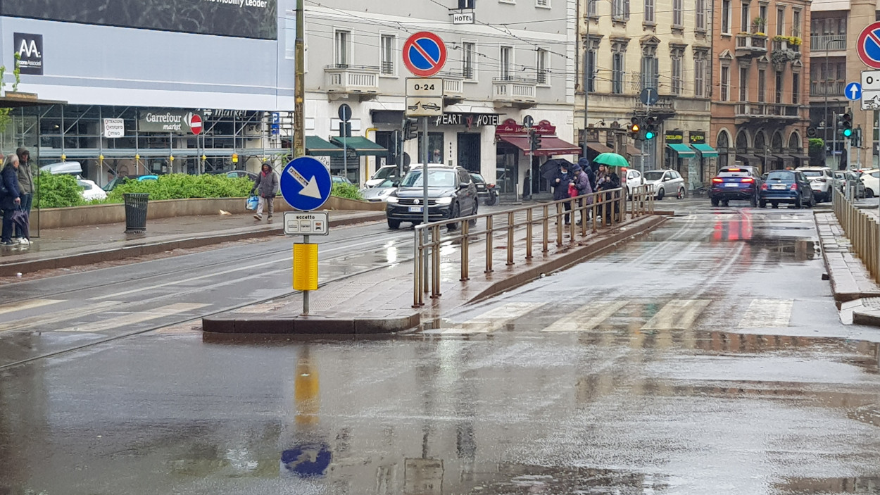Previsioni meteo per sabato e domenica: Italia divisa tra PIOGGE e CALDO Anomalo Previsioni meteo per sabato e domenica: Italia divisa tra PIOGGE e CALDO Anomalo