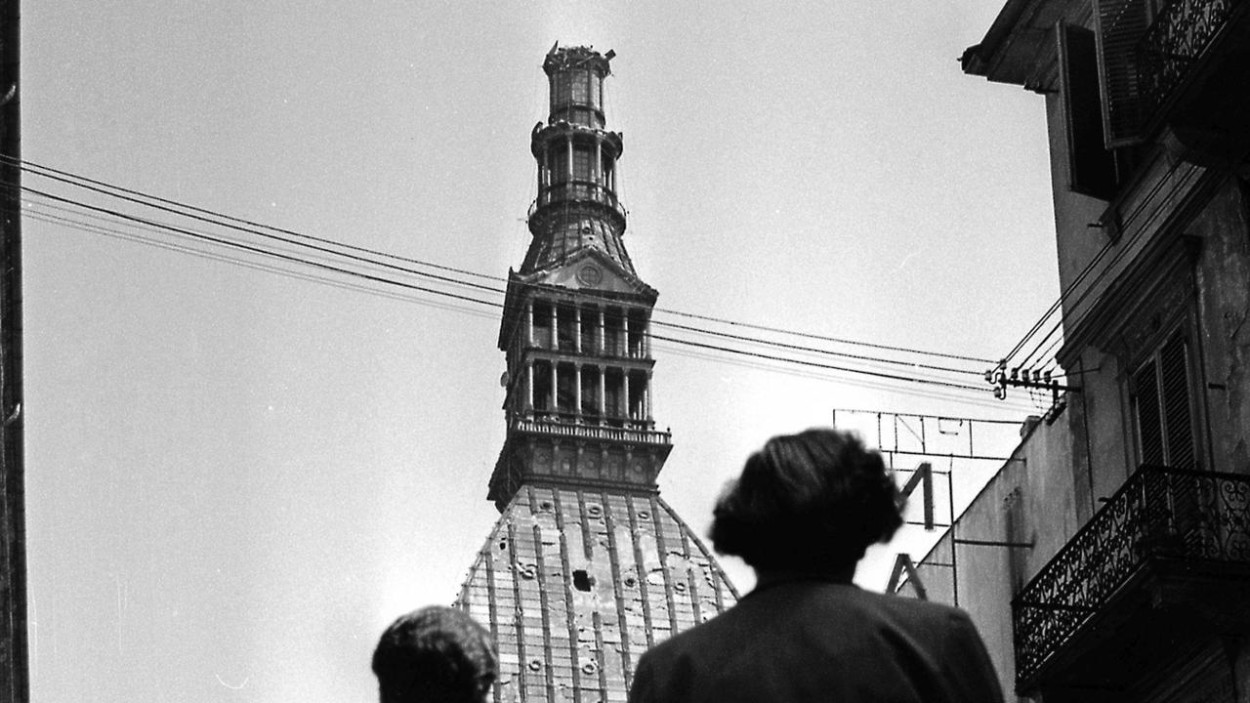 Un TORNADO provocò il crollo della guglia di 47m della MOLE ANTONELLIANA a Torino nel maggio del 1953 Un TORNADO provocò il crollo della guglia di 47m della MOLE ANTONELLIANA a Torino nel maggio del 1953
