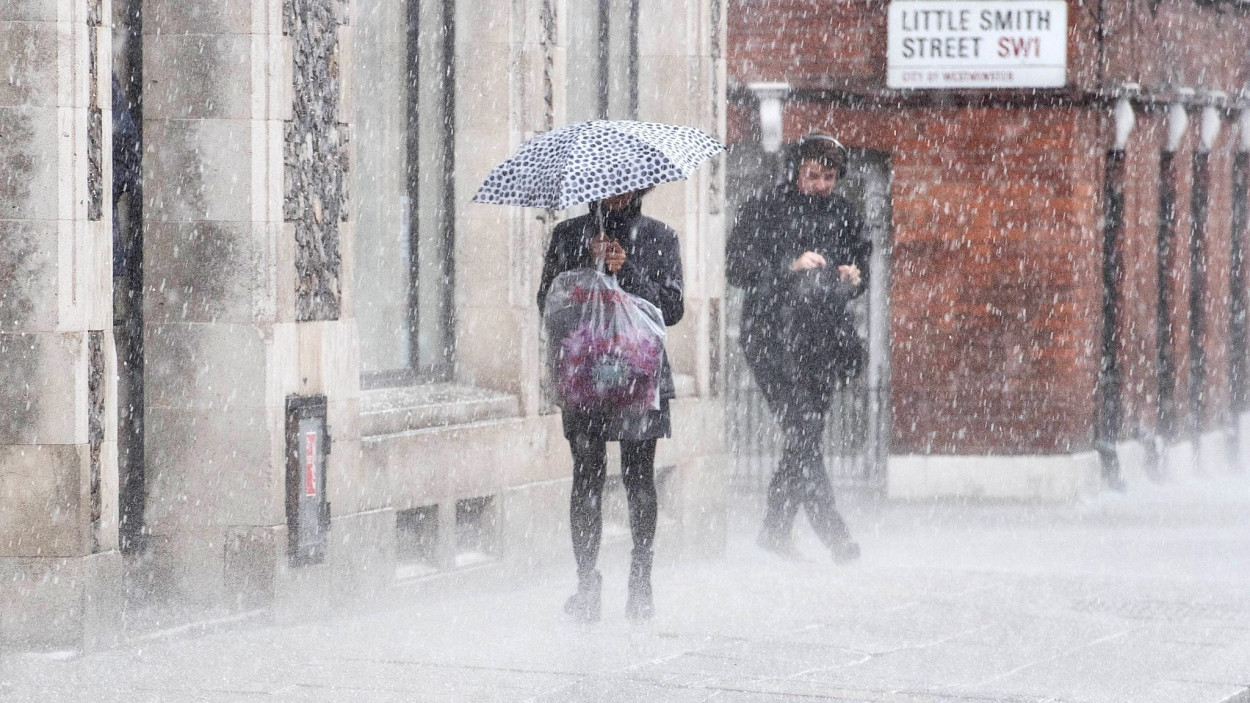 Meteo pazzo: spunta un AFFONDO FREDDO dal nord Europa a metà mese! Meteo pazzo: spunta un AFFONDO FREDDO dal nord Europa a metà mese!