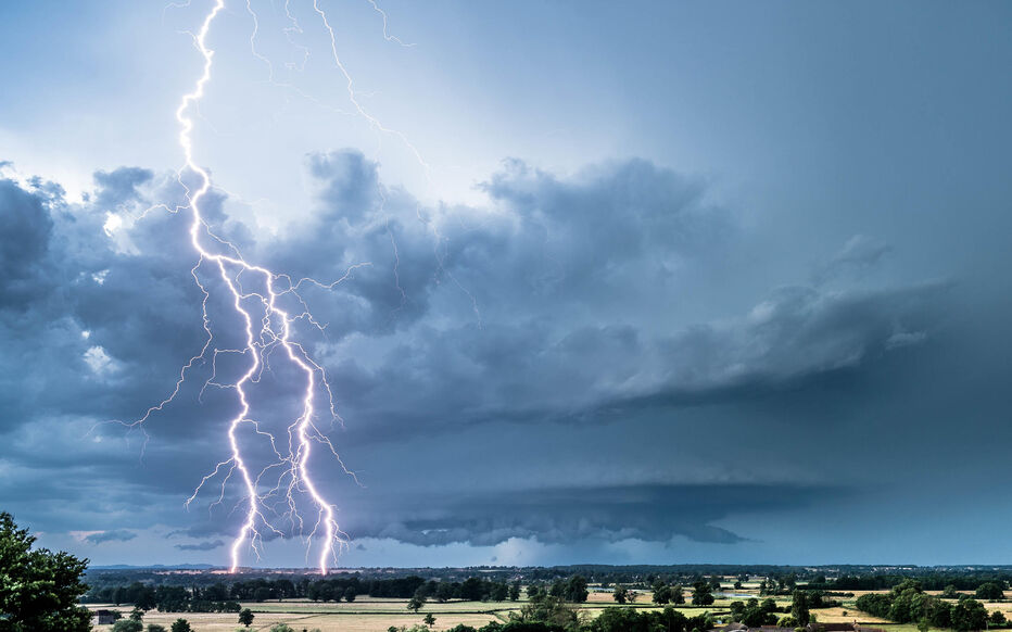 L’ALTA PRESSIONE placherà l’ira dei TEMPORALI? Si, ma non oggi! L’ALTA PRESSIONE placherà l’ira dei TEMPORALI? Si, ma non oggi!