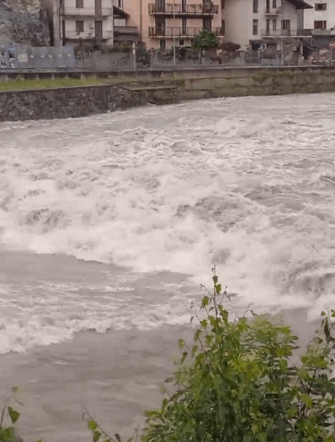 MALTEMPO: situazione critica per alcuni fiumi in Val d’Aosta MALTEMPO: situazione critica per alcuni fiumi in Val d’Aosta