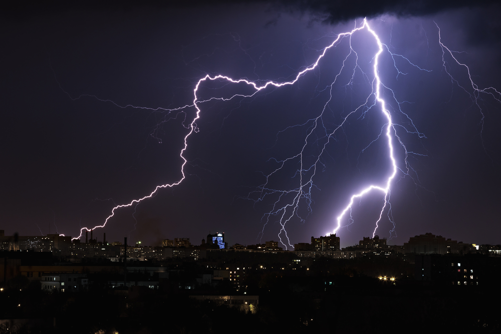 Ci attende una DOMENICA PERICOLOSA su alcune regioni, tra CALDO RECORD e NUBIFRAGI Ci attende una DOMENICA PERICOLOSA su alcune regioni, tra CALDO RECORD e NUBIFRAGI