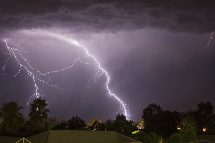 Meteo: rischio fenomeni violenti sull’Italia tra venerdì 21 e domenica 23 con calo termico