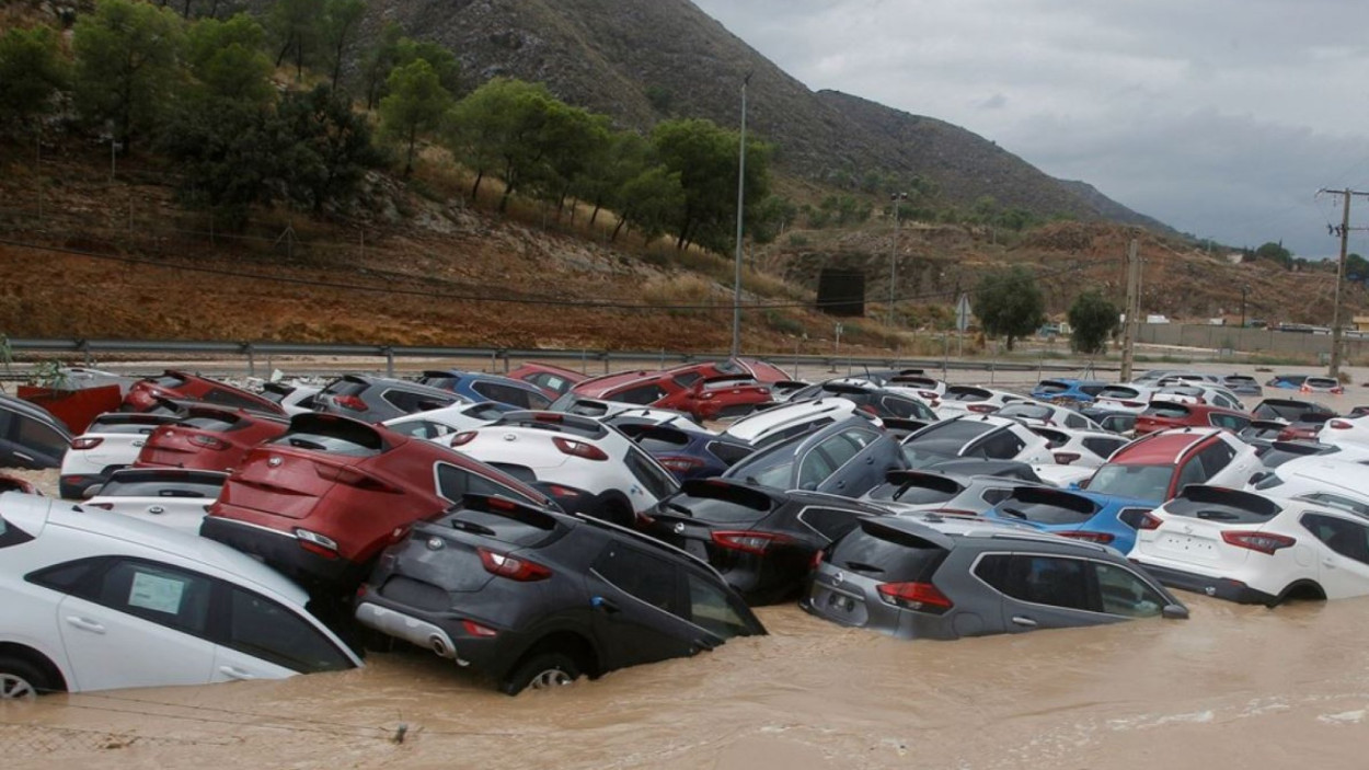 SPAGNA: oltre 50 morti per la disastrosa alluvione, Valencia devastata (VIDEO)
