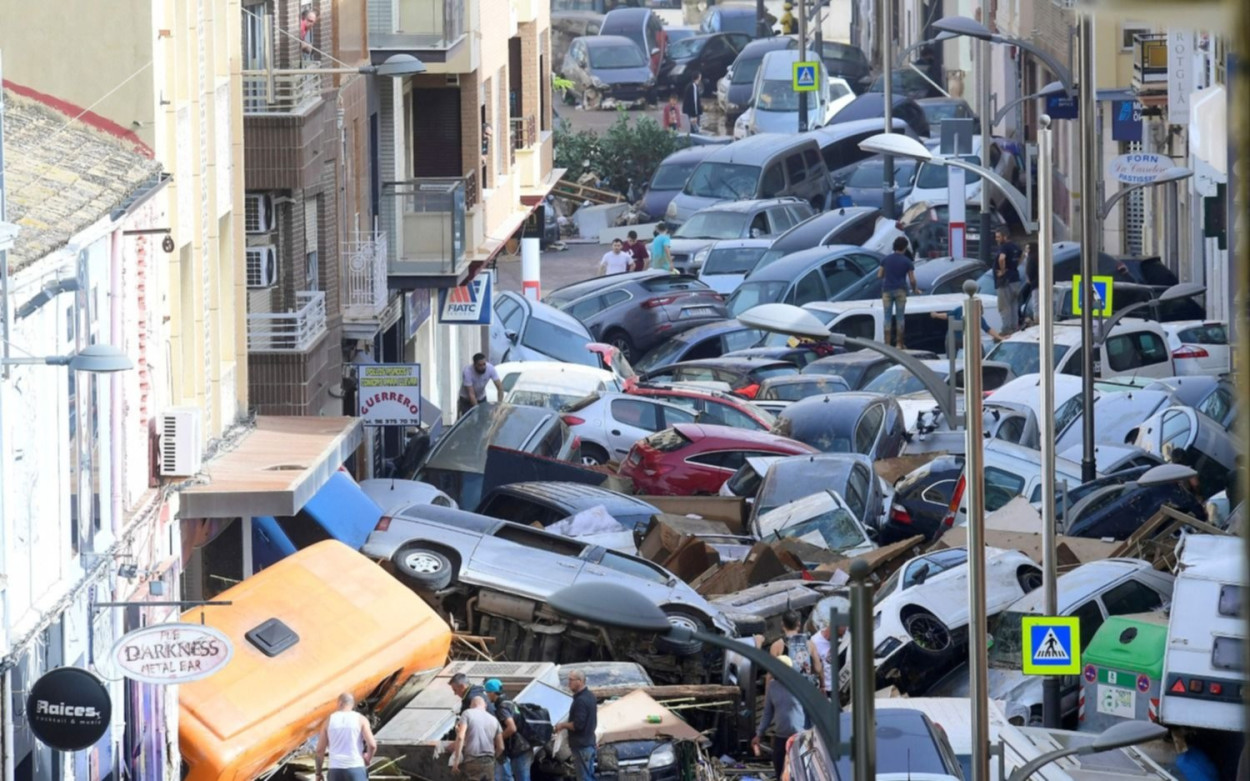 Catastrofe Spagna: i morti sono 100 e le PIOGGE non sono finite