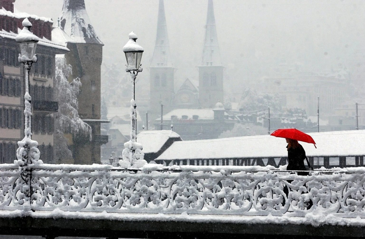 Storica nevicata a LUCERNA (CH) il 21 novembre: 42cm, un record (video) Storica nevicata a LUCERNA (CH) il 21 novembre: 42cm, un record (video)