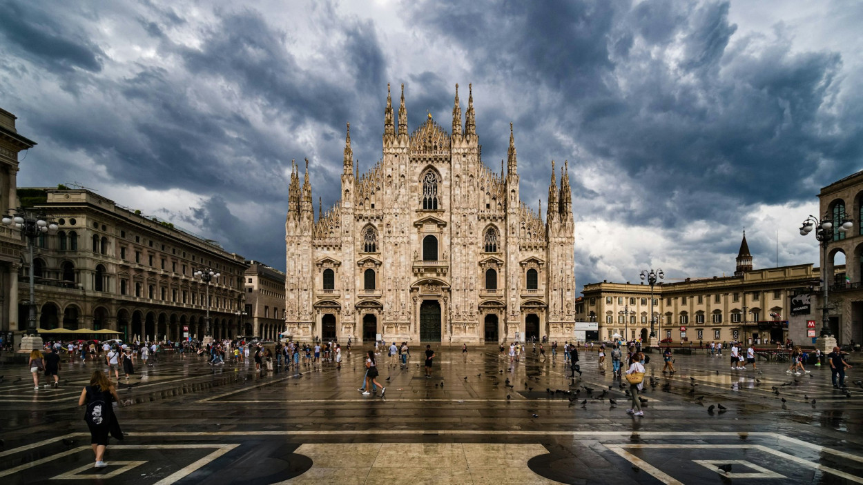 Possibile breve TEMPORALE su Milano, Monza e Bergamo stasera tra le 21 e le 23 Possibile breve TEMPORALE su Milano, Monza e Bergamo stasera tra le 21 e le 23
