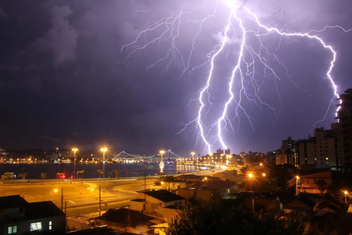 Domenica MALTEMPO con nubifragi e GRANDINE, ecco dove colpiranno