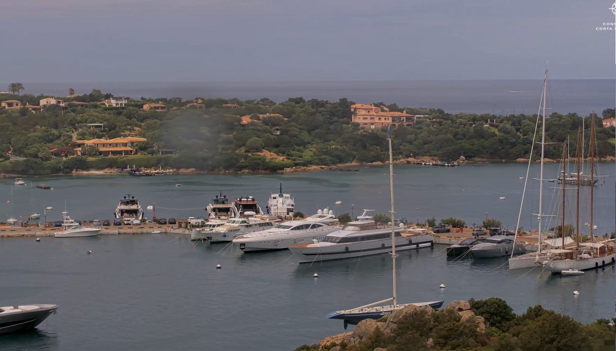 PIOGGIA sugli yachts di Porto Cervo e a Baja Sardinia PIOGGIA sugli yachts di Porto Cervo e a Baja Sardinia