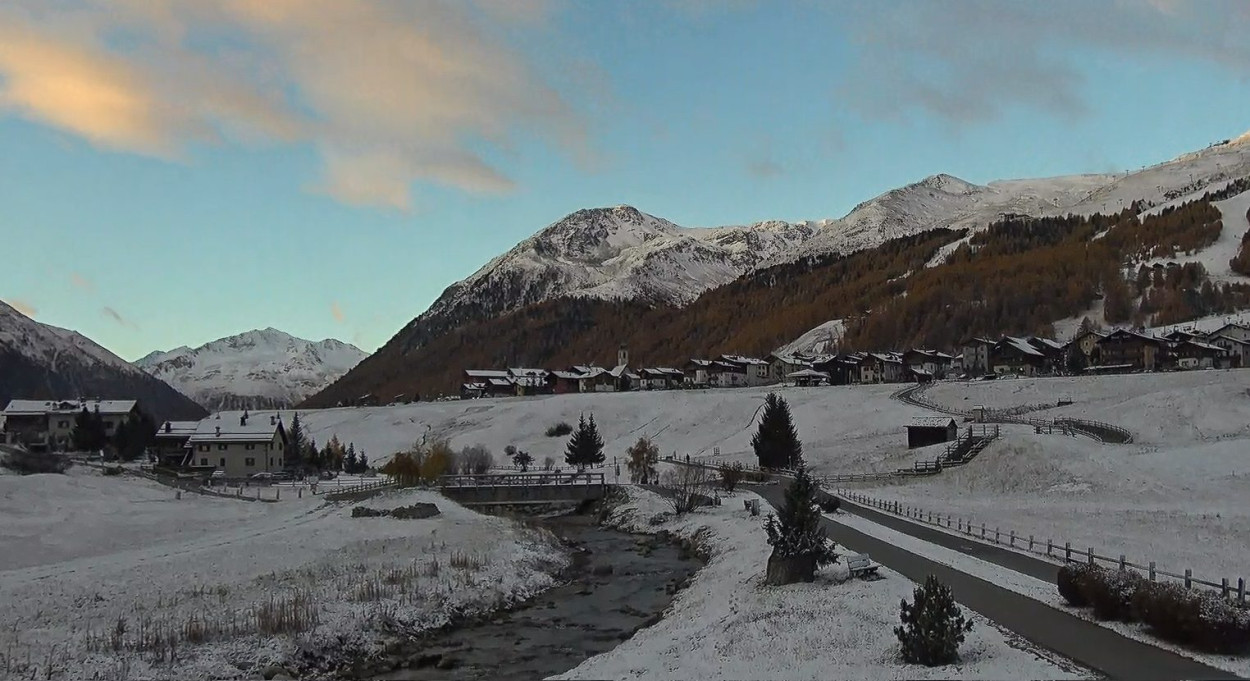 La spettacolare bufera di NEVE di giovedì 23 ottobre a Livigno (timelapse video) La spettacolare bufera di NEVE di giovedì 23 ottobre a Livigno (timelapse video)