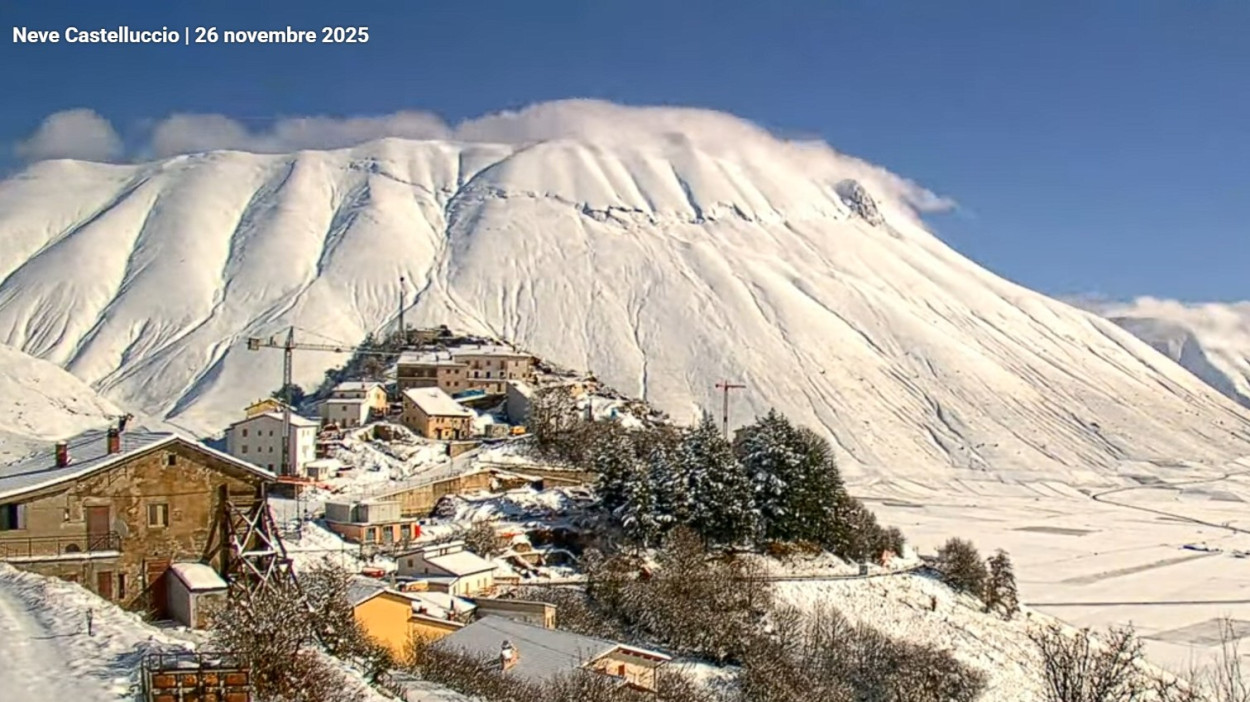 La fantastica NEVICATA a Castelluccio di Norcia del 25-26 novembre (video)