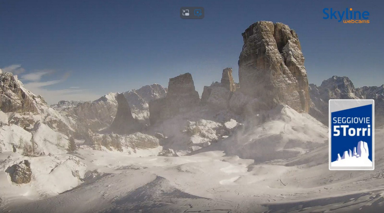 La Bora sferza il nord Italia: scaccia neve a Cortina