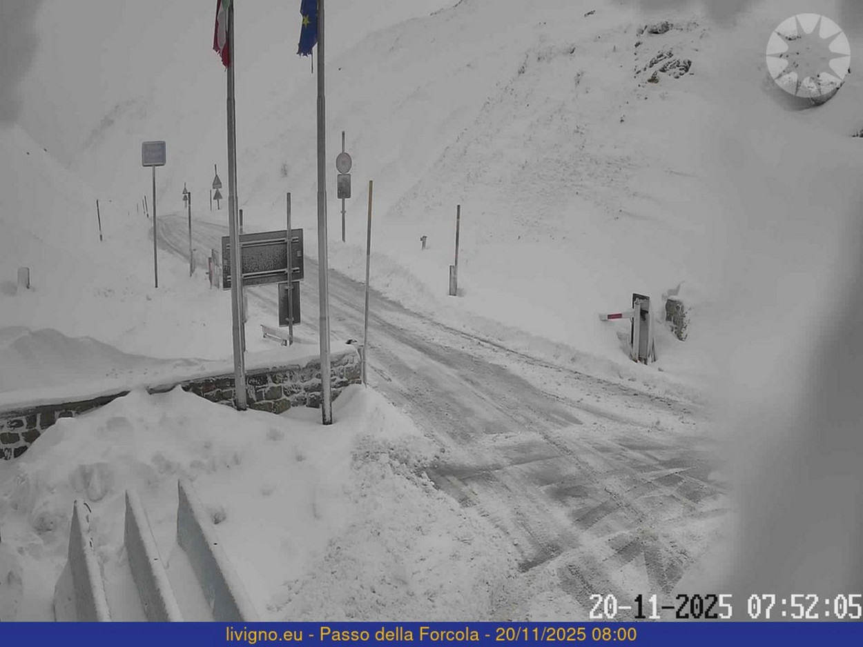 NEVICA in alta Valtellina: imbiancata Livigno, Forcola e Foscagno