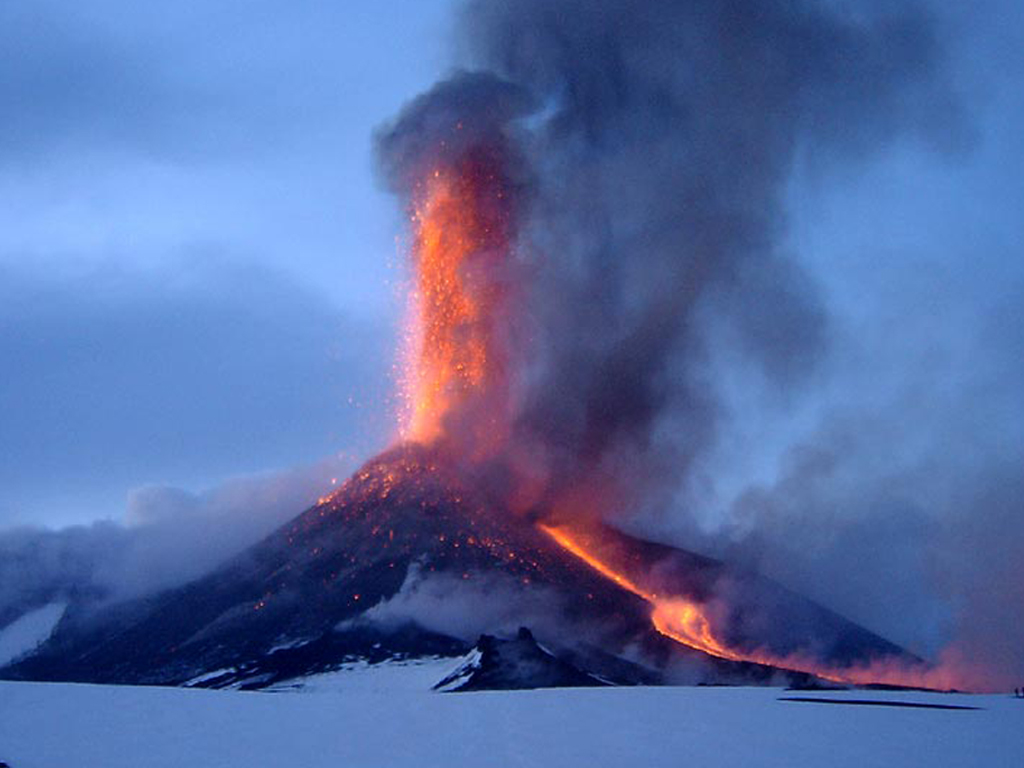 Eruzione dell’Etna: che SPETTACOLO dall’aereo! Eruzione dell’Etna: che SPETTACOLO dall’aereo!