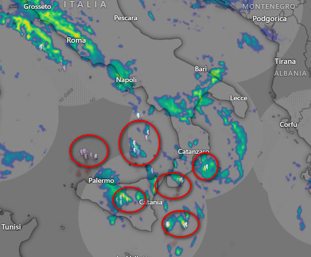 TEMPORALI nei pressi della Sicilia