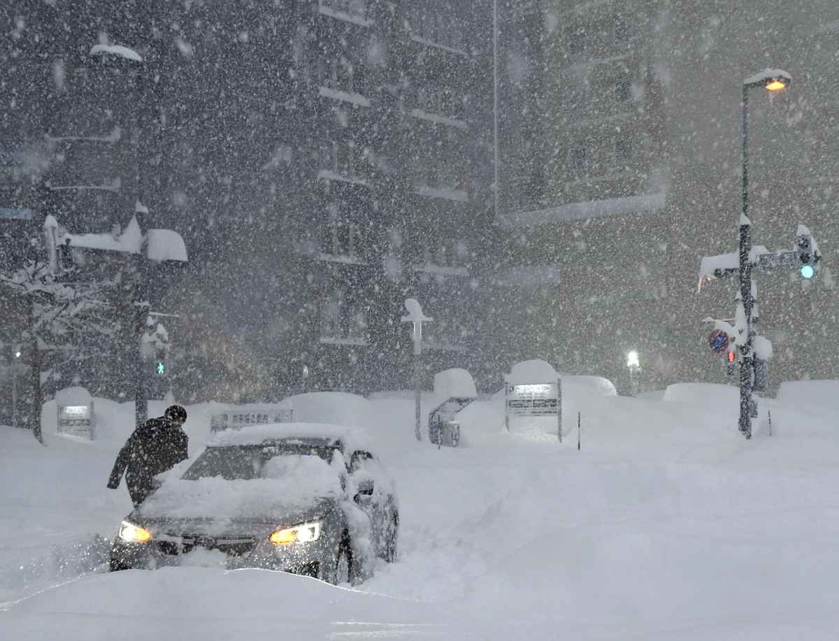 HOKKAIDO sepolta dalla NEVE: 75cm (video)