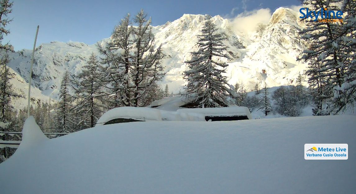 La NEVE ha sepolto la seggiovia a Macugnaga