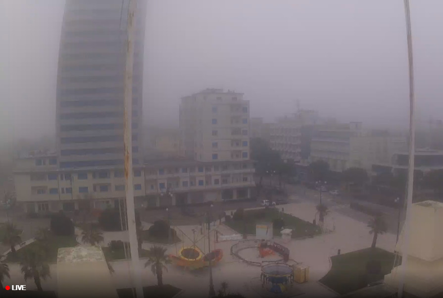 La NEBBIA non molla, ma cederà nelle prossime ore sotto i colpi dell’ARIA FREDDA La NEBBIA non molla, ma cederà nelle prossime ore sotto i colpi dell’ARIA FREDDA