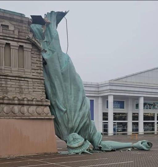 PAURA in Brasile: crolla una statua per un forte TEMPORALE (video)