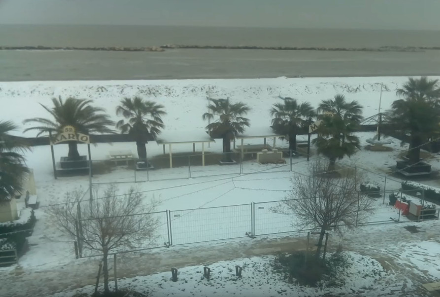 Litorale romagnolo ancora ben INNEVATO Litorale romagnolo ancora ben INNEVATO