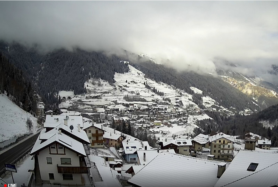 NEVE anche sull’alta Lombardia, in provincia di Sondrio NEVE anche sull’alta Lombardia, in provincia di Sondrio