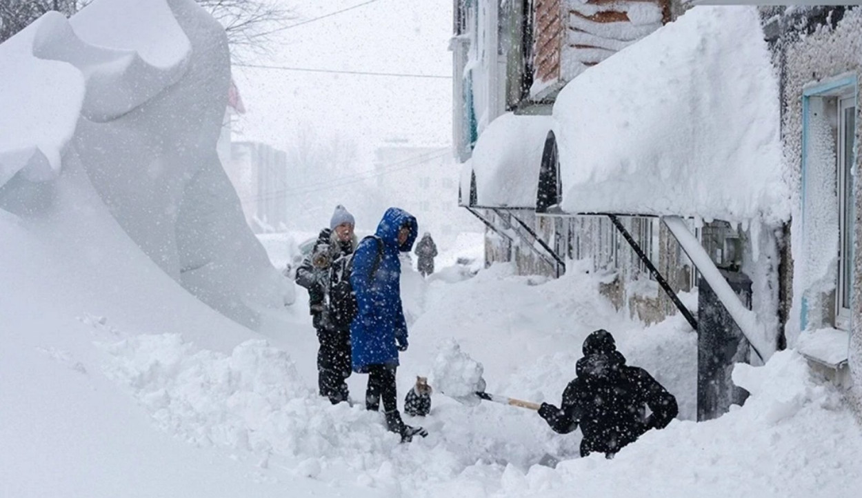 Russia sommersa da metri di NEVE (video) ma occhio ai FAKE Russia sommersa da metri di NEVE (video) ma occhio ai FAKE
