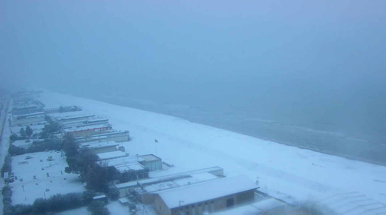 Nevica sul litorale romagnolo: da Milano Marittima a Rimini Nevica sul litorale romagnolo: da Milano Marittima a Rimini