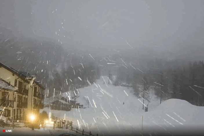 PEGGIORA il tempo sulla Val d’Aosta: NEVICATA in diretta a Cervinia PEGGIORA il tempo sulla Val d’Aosta: NEVICATA in diretta a Cervinia