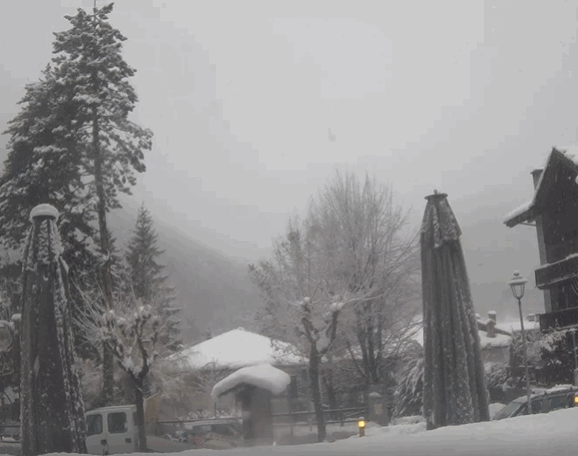 COPIOSE NEVICATE in Val d’Aosta: la diretta da Courmayeur COPIOSE NEVICATE in Val d’Aosta: la diretta da Courmayeur