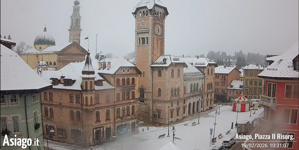 Spettacolare NEVICATA sull’altipiano di Asiago(VI) Spettacolare NEVICATA sull’altipiano di Asiago(VI)