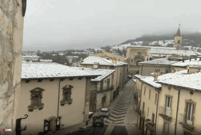 Deboli NEVICATE nella notte tra l’Appennino Marchigiano ed Abruzzese Deboli NEVICATE nella notte tra l’Appennino Marchigiano ed Abruzzese
