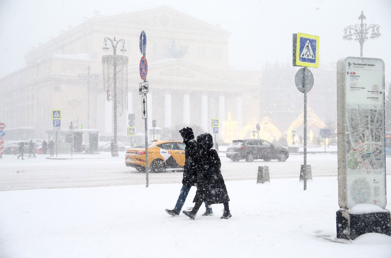 MOSCA: quasi tutta la NEVE di febbraio in poche ore (video)