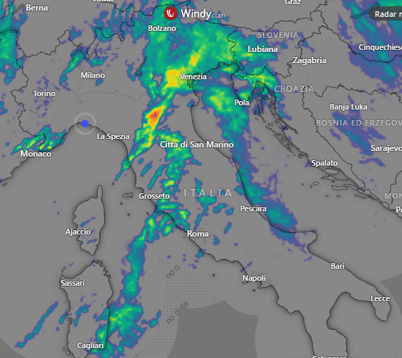 ROVESCI anche INTENSI in atto su alcune regioni ROVESCI anche INTENSI in atto su alcune regioni