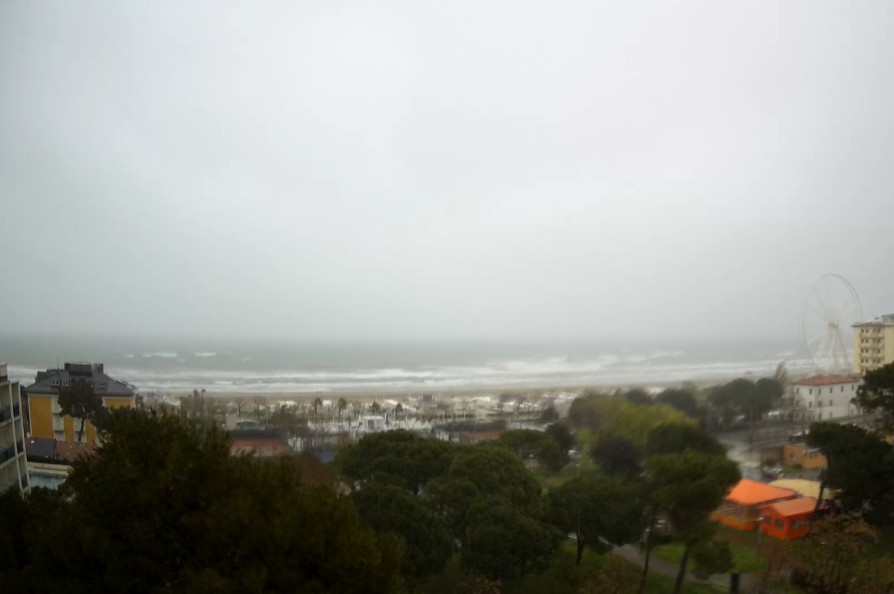 PIOGGIA mista a NEVE sul litorale di Riccione PIOGGIA mista a NEVE sul litorale di Riccione