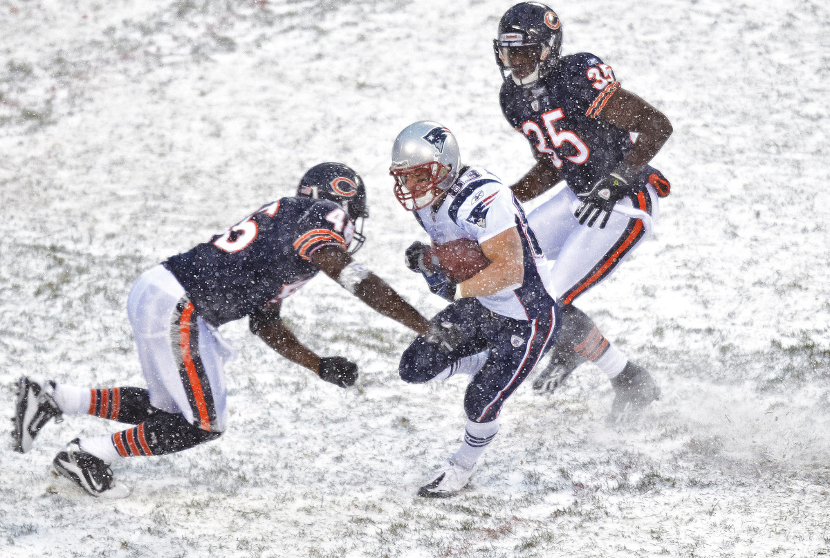 Giocare a football con la NEVE alta si può: guarda (video)
