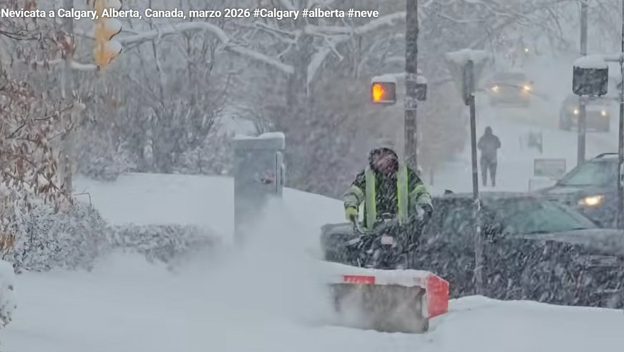 Calgary di nuovo sotto una forte NEVICATA (video) Calgary di nuovo sotto una forte NEVICATA (video)
