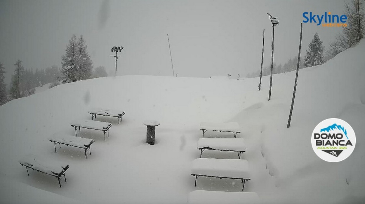 NEVICA sull’Alpe Lusentino nell’Ossola NEVICA sull’Alpe Lusentino nell’Ossola