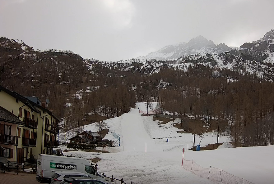 Deboli NEVICATE sui rilievi di confine della Val d’Aosta