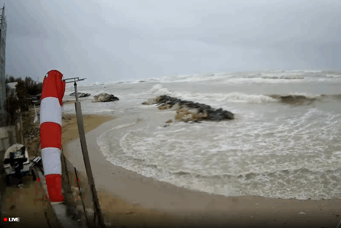Pesante MALTEMPO lungo la costa abruzzese – in DIRETTA Pesante MALTEMPO lungo la costa abruzzese – in DIRETTA