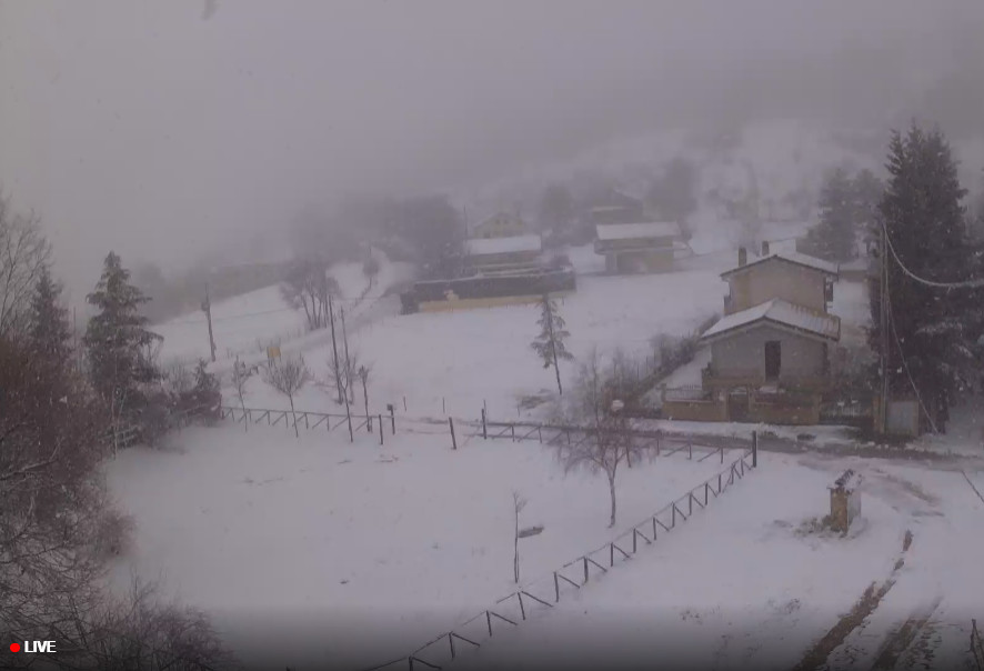 Forte NEVICATA sui monti alle spalle di Pescara Forte NEVICATA sui monti alle spalle di Pescara