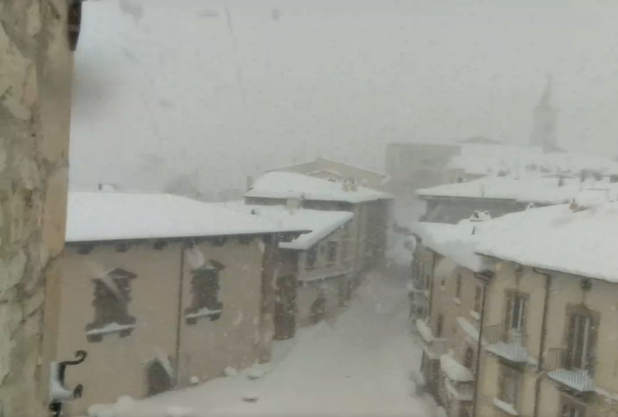 Pescocostanzo (AQ): NEVICATA INCREDIBILE (in diretta) Pescocostanzo (AQ): NEVICATA INCREDIBILE (in diretta)