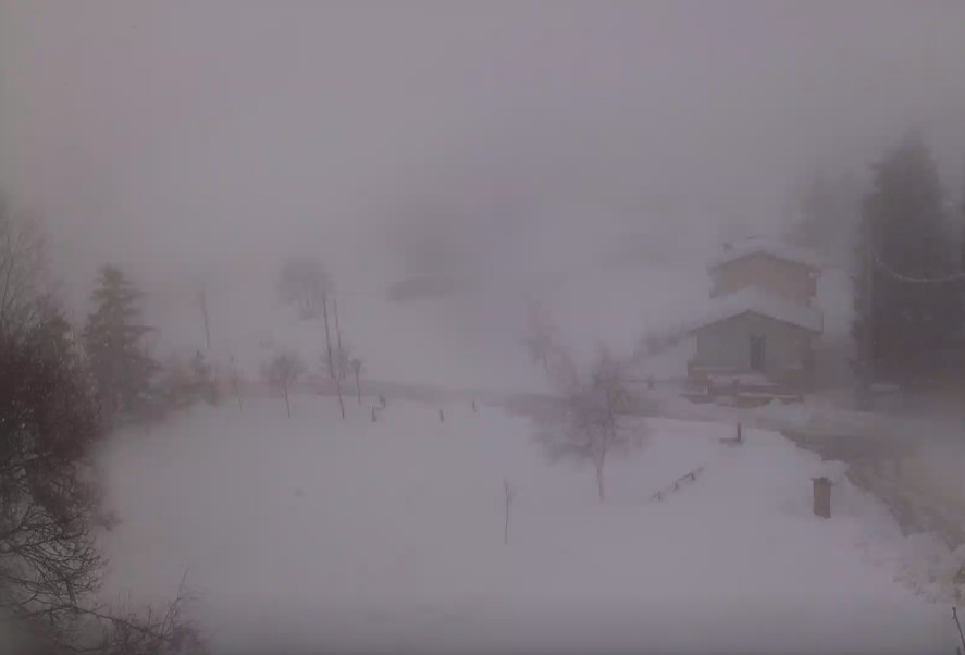 Appennino Abruzzese: continua a NEVICARE copiosamente (diretta)