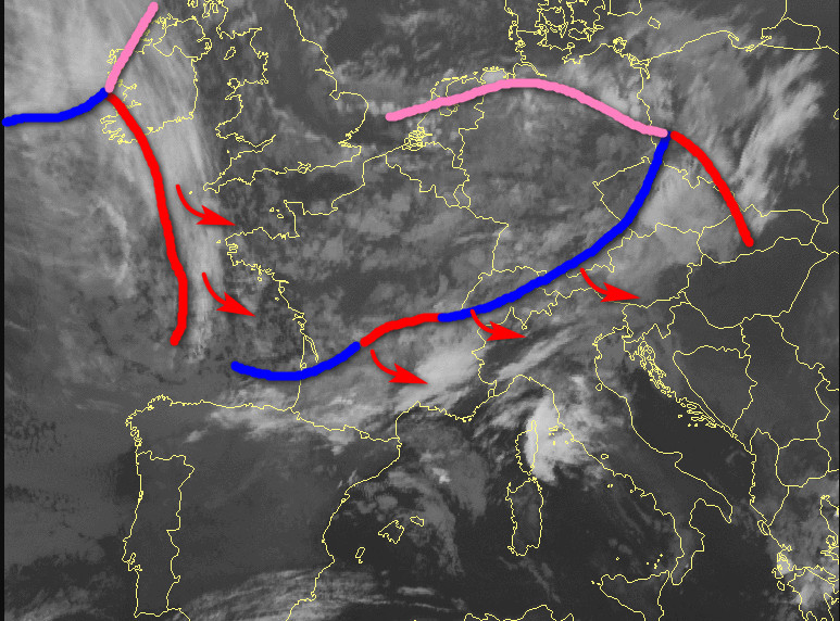 Immagine satellitare delle ore 7.30 di gioved&igrave; 14 maggio: 
