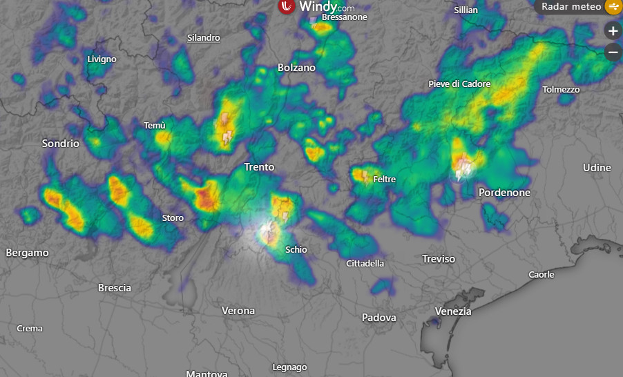 ROVESCI e TEMPORALI tra Trentino Alto Adige, Veneto e Friuli ROVESCI e TEMPORALI tra Trentino Alto Adige, Veneto e Friuli